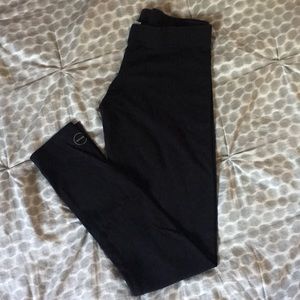 Black solow sport leggings